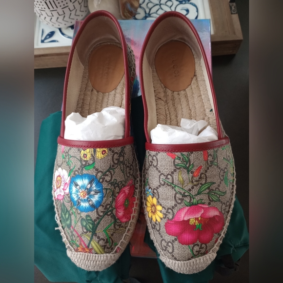 Gucci Shoes - Picture 1 of 11
